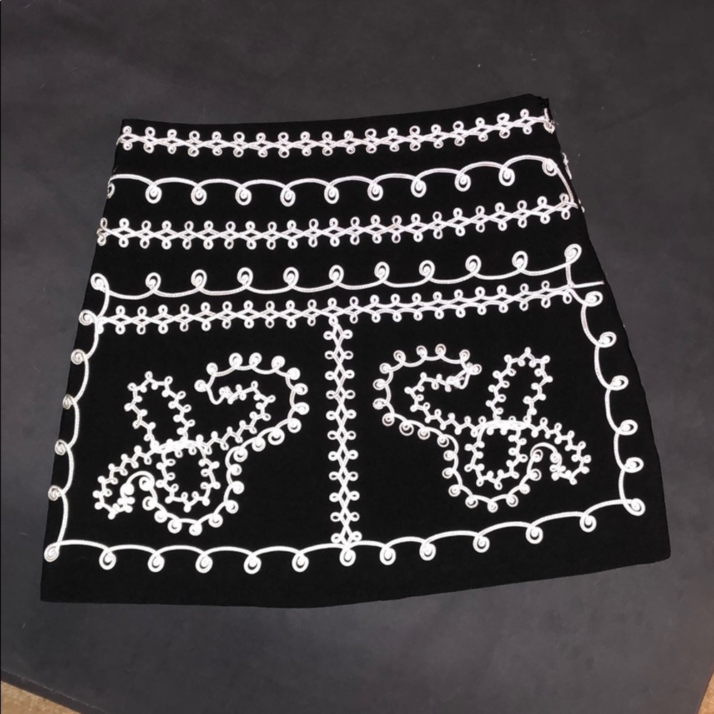 LF Millau embroidered skirt xs
